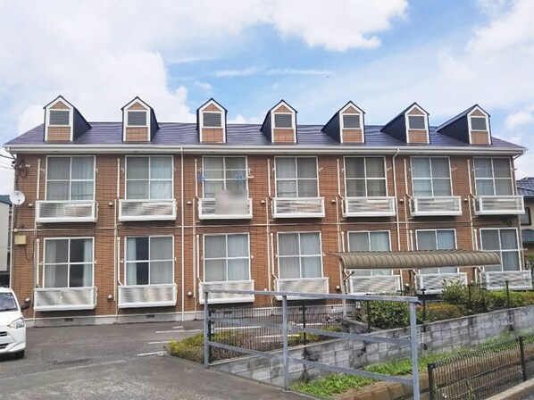 レオパレスヴェルジェの物件外観写真